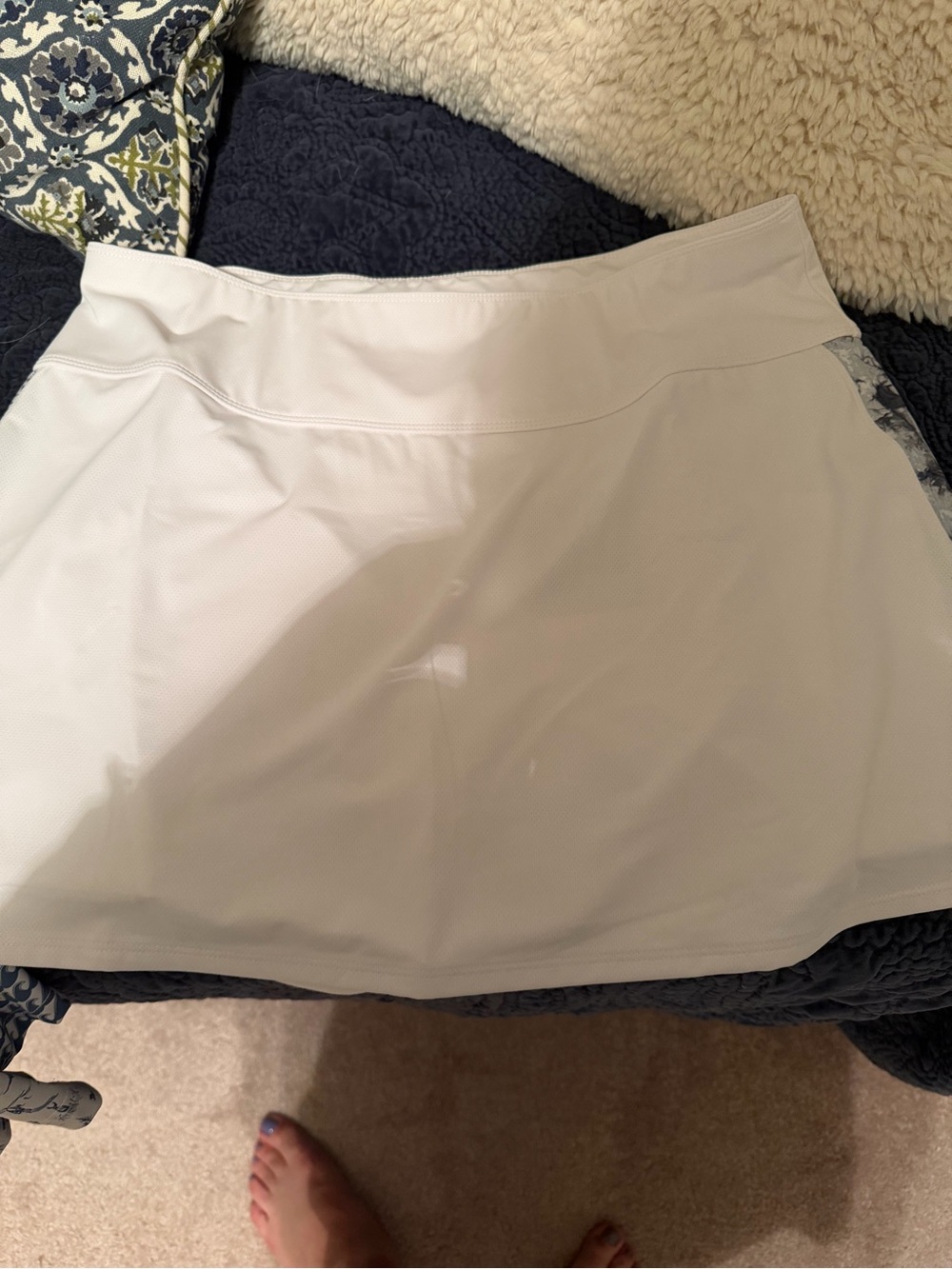 Zero Restriction women’s skort. NWT. Size L. White with gray stripe at side
